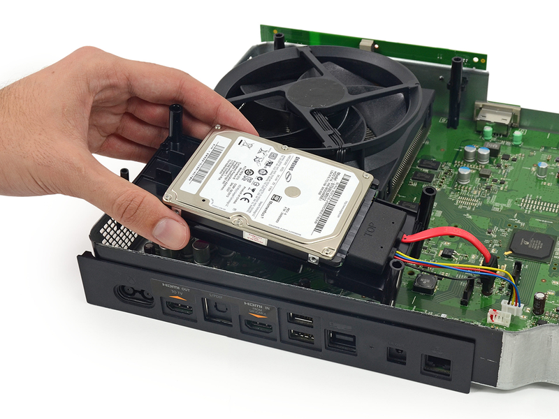 Illustration for article titled La Xbox One pasa por la mesa de autopsias: el lujo es el espacio